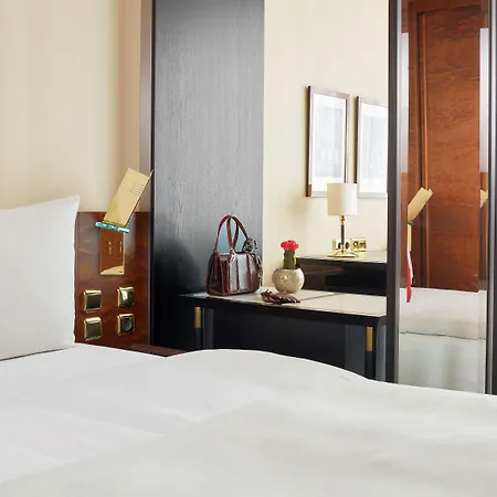 Ξενοδοχείο Living Kanzler 4*