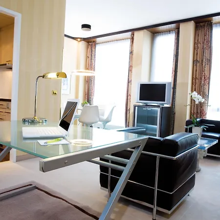 Living Kanzler Hotel 4*