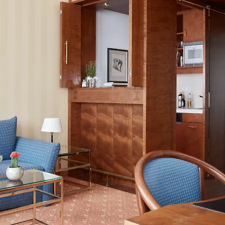 Living Kanzler Hotel