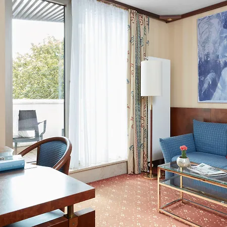 Living Kanzler Hotel