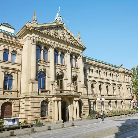 Living Kanzler Hotel 4*