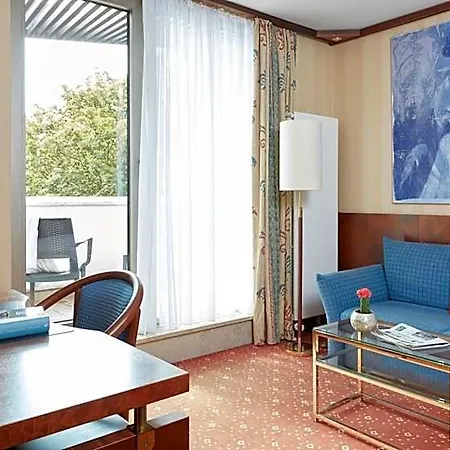 Living Kanzler Hotel