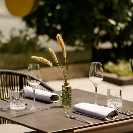 Living Kanzler Hotel