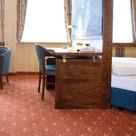 Living Kanzler Hotel 4*