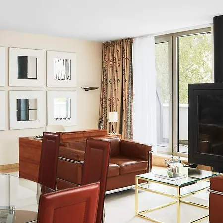 Living Kanzler Hotel 4*