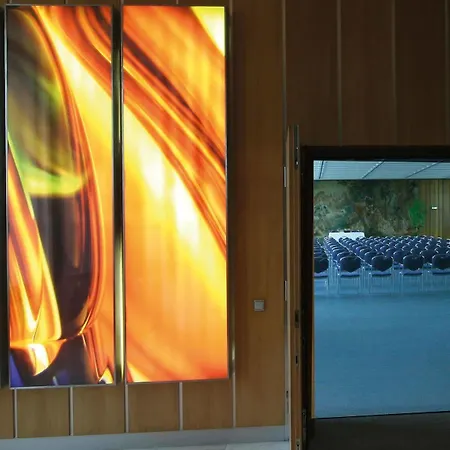 فندق Living Kanzler 4*