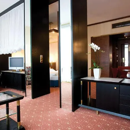Living Kanzler Hotel Bonn