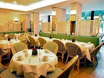Hotel Living Kanzler 4*