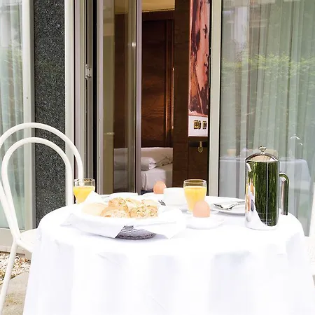 Living Kanzler Hotel 4*