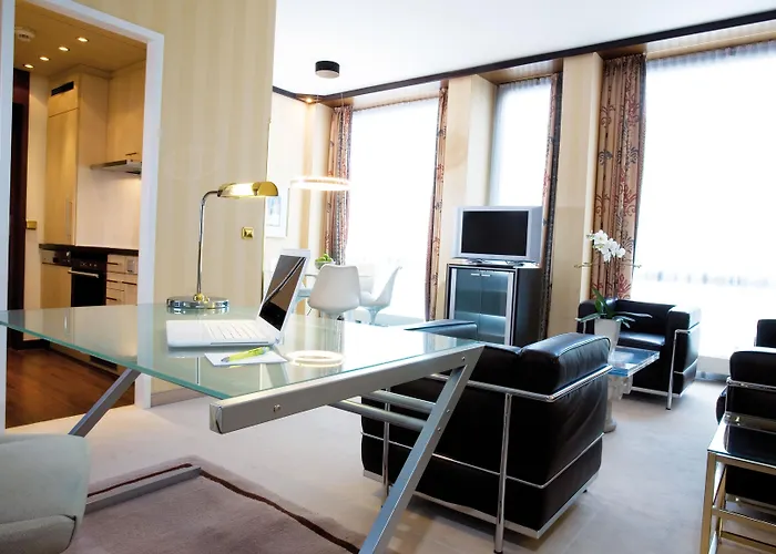 Living Kanzler Hotel 4*