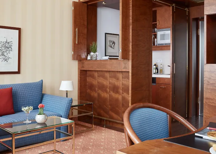 Living Kanzler Hotel