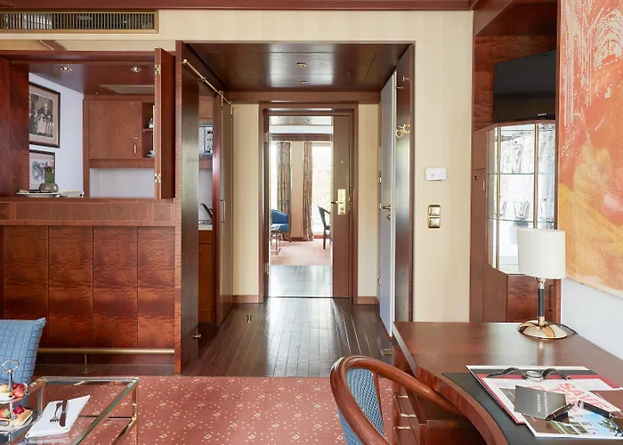 Hotel Living Kanzler 4*