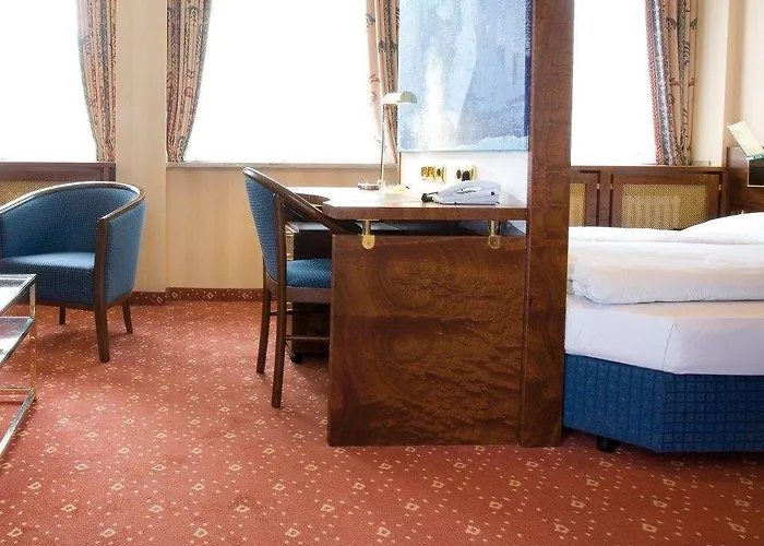 Living Kanzler Hotel 4*