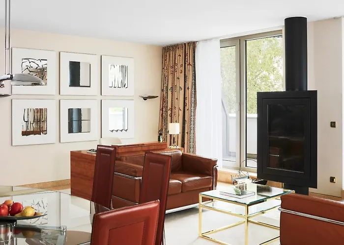 Living Kanzler Hotel 4*