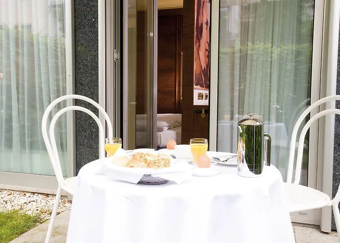 Living Kanzler Hotel 4*